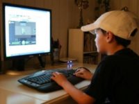 Elevii suceveni se confruntă pe internet cu mesaje jignitoare şi de ameninţare