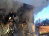 Mai multe gospodării în pericol din cauza unui incendiu