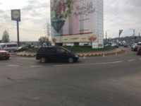 Sensul giratoriu de la Bazar, micşorat şi asfaltat