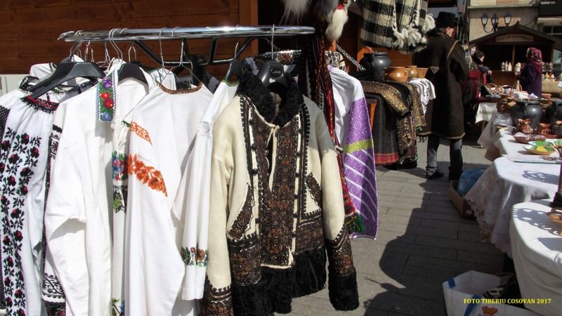 Meşteri populari din Suceava şi Botoşani, la Târgul de Paşti din Suceava