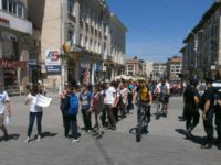 Peste 1.200 de elevi suceveni au participat la marşul împotriva violenţei şi drogurilor