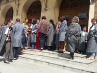 Grefierii din Suceava intră în protest