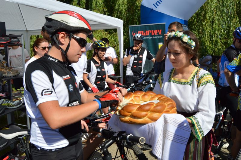 Aproximativ 250 de biciclişti au luat startul