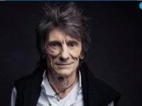 Ronnie Wood, chitaristul trupei The Rolling Stones, a dezvăluit că a fost operat de cancer pulmonar