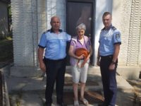 Aproape 5.000 lei pierduţi de o familie au fost găsiţi şi înapoiaţi de poliţiştii suceveni