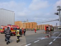 Fumul ieşit de la un siloz a dat alarma la Schweighofer Rădăuţi