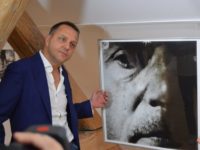 Expoziţia de fotografie „Celebrităţi” l-a adus, la Suceava, pe artistul fotograf german Oliver Mark
