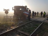 A scăpat cu viaţă chiar dacă a fost acroşat de locomotiva unui tren
