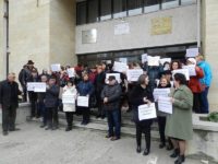 Lucrătorii din sistemul APIA protestează faţă de reducerea cu 30% a salariilor