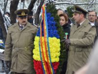 Jerbe de flori depuse la Monumentul Unirii, de Ziua Bucovinei