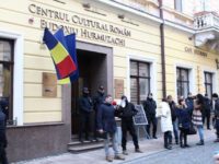 A fost semnată legea care obligă minorităţile să înveţe inclusiv în limba ucraineană