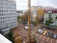 Abonamentul lunar de parcare pentru angajaţii Spitalului Judeţean se reduce cu 20 de lei