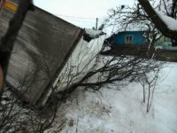 Un tir încărcat cu portocale s-a răsturnat ieri în zona Grăniceşti