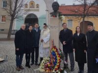 Oficialităţi din Austria, Republica Moldova şi România au depus coroane de flori la statuia lui Mihai Eminescu din Viena
