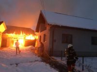Un bătrân de 84 de ani a ars de viu în propria-i locuinţă