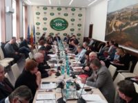 Dispută şi acuzaţii de ilegalităţi privind transportul de persoane care tranzitează municipiul Suceava şi piratează TPL