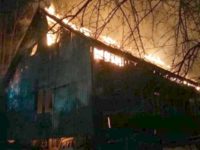 O familie din Grăniceşti a rămas fără casă în urma unui incendiu