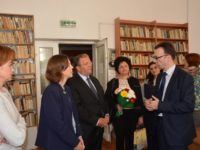 Adjunctul şefului Misiunii SUA în România, Abigail Rupp, a inaugurat „Raftul american” la Biblioteca Bucovinei
