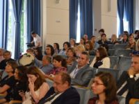Peste 200 de specialişti, de pe cinci continente