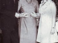 Doamna Directoare Vanda Mincu, Camelia (Nuşa) Duzinschi, L. P. – la banchetul de bacalaureat
(sau era „maturitate”, cumva?), în vara lui 1969