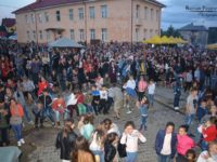 Sute de spectatori la Festivalul folcloric „Din stejar, stejar răsare!” de la Cajvana