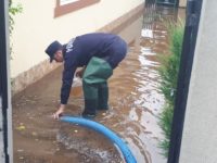 14 persoane surprinse de ape, salvate de pompieri în ultimele 24 de ore