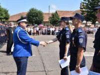 Sergenţii majori Camelia Brad, Marian Ciobanu şi Gheorghe Prundar, premiaţi pentru rezultatele şcolare