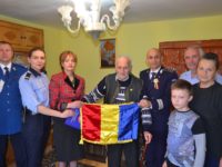 Şase „centenari” din judeţ, felicitaţi de MAI