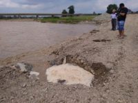 Reprezentanţii SGA Suceava au avertizat de duminică seara că debitul râului Suceava va creşte mult, iar podul temporar de la Milişăuţi e nesigur