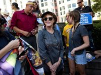 Actriţa Susan Sarandon, arestată câteva ore pentru proteste împotriva preşedintelui Trump