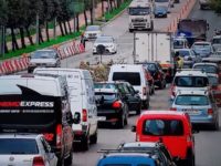 Maşinile cu volan pe dreapta vor fi interzise
