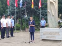 Autorităţile sucevene au marcat Ziua Imnului Naţional între două reprize de ploaie