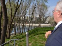 Primarul Ion Lungu susţine că rulota ambulantă de la Zona de agrement Tătăraşi a fost amplasată fără ştiinţa sa