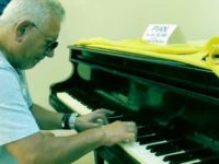 Ovidiu Lipan Ţăndărică s-a aşezat la pian şi a improvizat