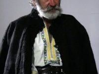 Sunt adeptul educaţiei: acasă, la şcoală şi în societate