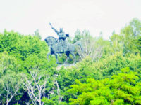 CL Suceava a hotărât să arboreze trei drapele la monumentul ecvestru al lui Ştefan cel Mare