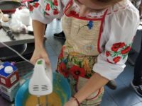 Atenţie la excesele alimentare şi siguranţa preparatelor de Paşte!