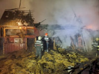 Gospodărie din Măneuţi, transformată în torţă