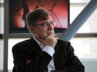 Misiunea teatrului este, astăzi, aceea de a intra „în rezistenţă” faţă de anormalitatea adusă de virus
