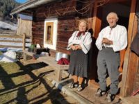 Straja fluierelor şi stihurilor bătrâne