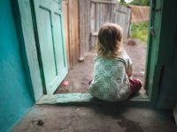 Dezbatere pe tema copiilor cu părinţi plecaţi la muncă în străinătate