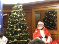 ISU „Bucovina” îi învaţă pe suceveni cum să-şi decoreze bradul de Crăciun şi cum să folosească instalaţiile de iluminat ornamentale