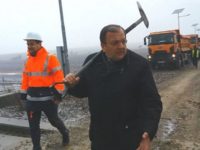 Gheorghe Flutur, cu lopata la şoseaua de centură a Sucevei