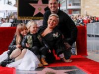 Cântăreaţa americană Pink a primit o stea pe Walk of Fame
