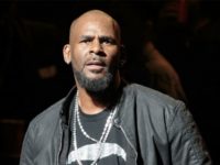 R.Kelly, acuzat că a mituit un funcţionar pentru a crea un act de identitate fals pentru o femeie