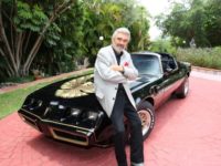 Una dintre maşinile favorite ale lui Burt Reynolds va fi scoasă la licitaţie în Beverly Hills