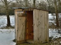 Ministerul Educaţiei alocă bani pentru ca 76 de şcoli din judeţ să-şi amenajeze toalete