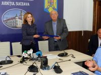 Actorul Alexandru Arşinel a primit „Distincţia de excelenţă” de la prefectul Mirela Elena Adomnicăi
