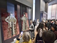 Expoziţia „Broderii de tradiţie bizantină din România” la Muzeul Luvru din Paris
