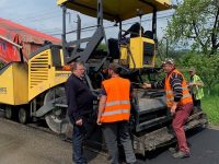 CJ Suceava continuă asfaltările la drumurile judeţene